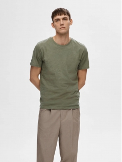 Selected kortærmet t-shirt, økologisk bomuld, i støvet grøn til herre.