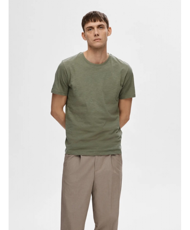 Selected kortærmet t-shirt, økologisk bomuld, i støvet grøn til herre.