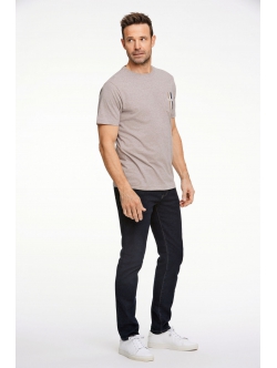 BISON O-Neck T-shirt i genanvendt bomuldsblanding i DK sand til here
