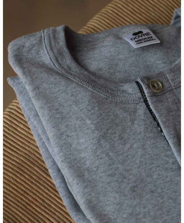 DOVRE Langærmet Bomulds T-shirt i Grå med Knapper til Herre – 100% Bomuld