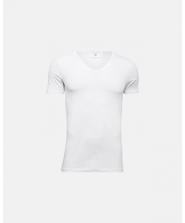Se JBS Of Denmark T-shirt med rund hals i hvid til herre hos Sokkeposten.dk