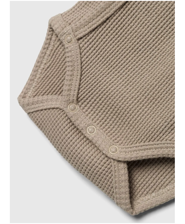 Name It Waffle Bodystocking i brun til baby