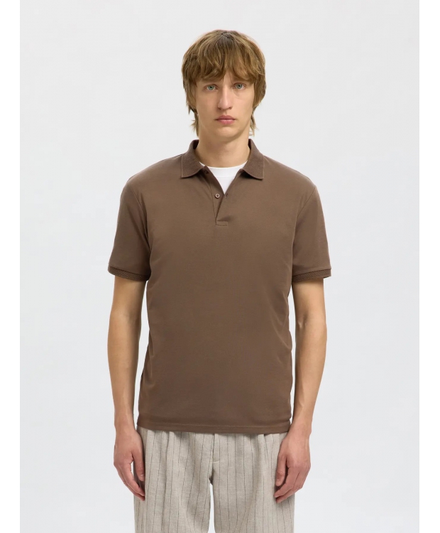 Selected strikket kortærmet polo, i brun til herre.