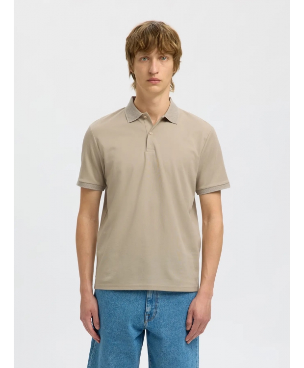 Selected strikket kortærmet polo, i beige til herre.