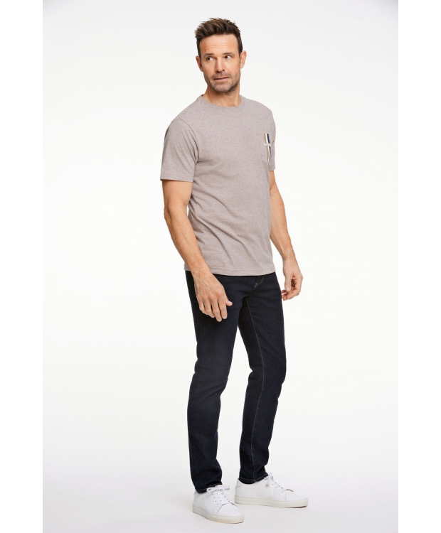 BISON O-Neck T-shirt i genanvendt bomuldsblanding i DK sand til here