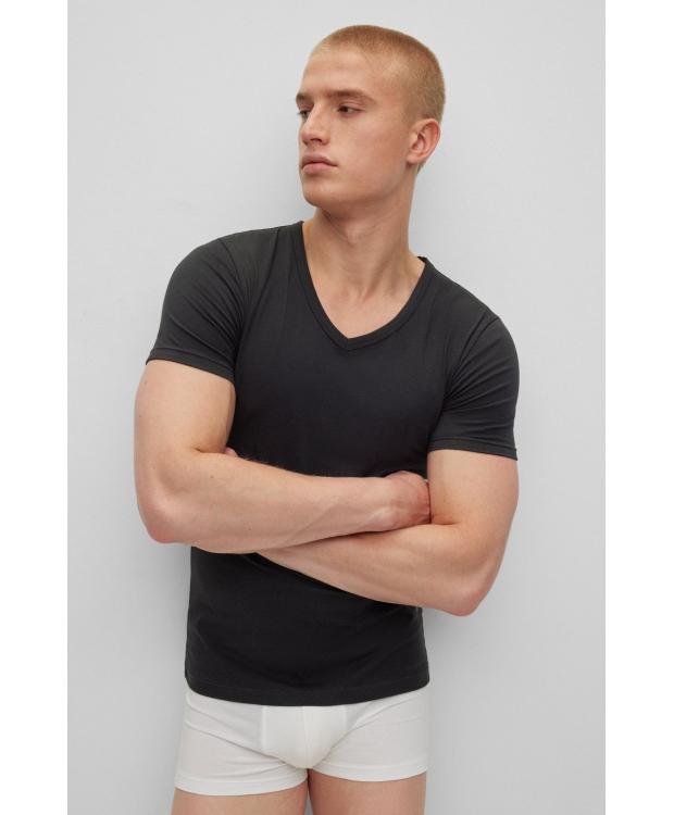 BOSS 2pak T-shirts med V-hals i sort til herre. billede 3